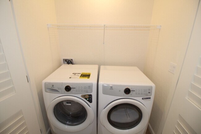 Building Photo - 1462 Pioneer Ln