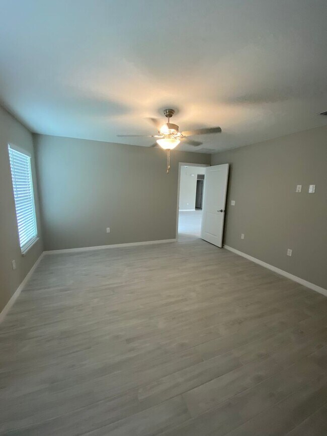 Building Photo - 3019 SW 4th Ave