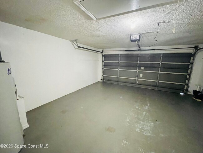 Building Photo - 8043 Bracken Ln