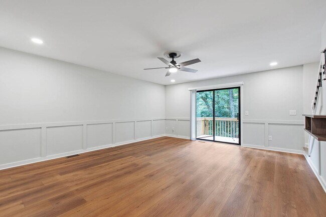 Building Photo - Rare Find: Updated and Modern End-Unit Tow...