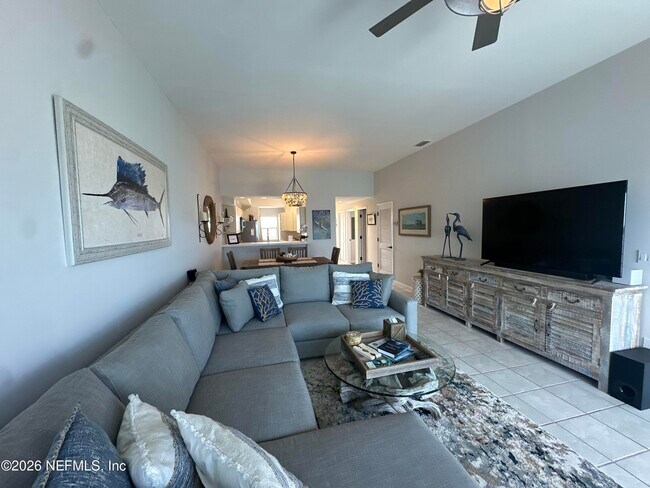 Building Photo - 75 Comares Ave