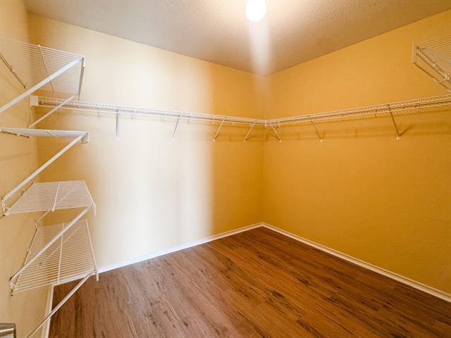 Building Photo - 220 Cres Ridge Dr