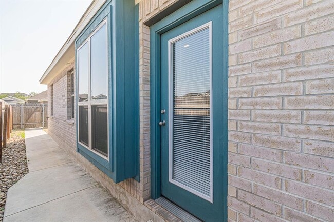 Building Photo - 384 Witchhazel Way