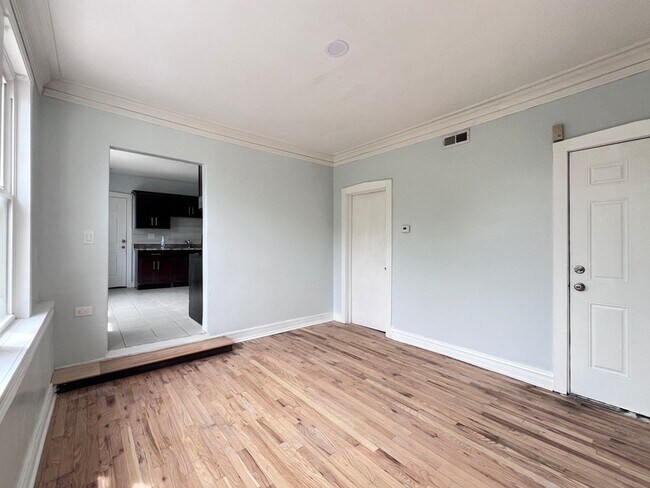 Building Photo - 8856 S Lowe Ave