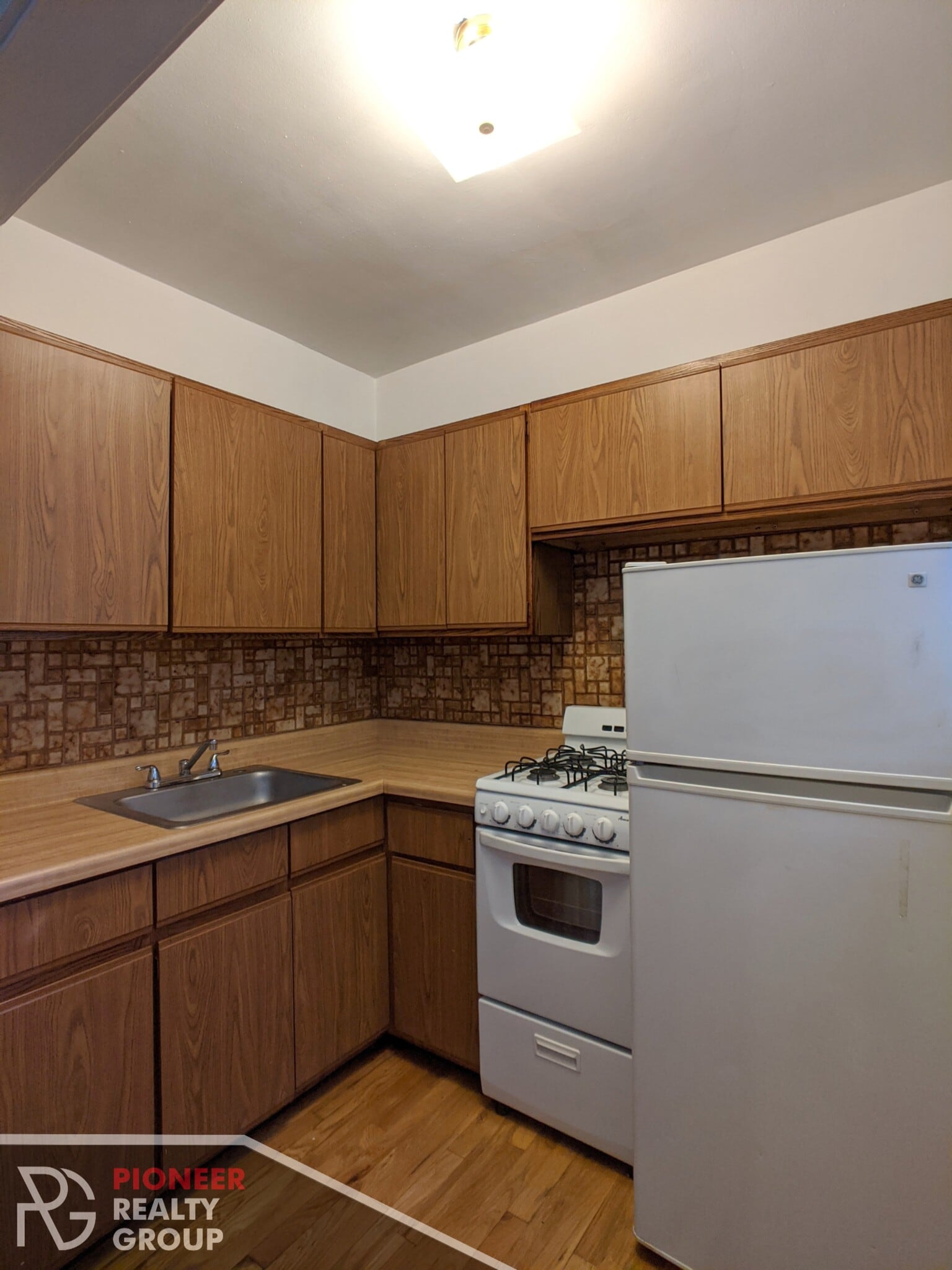 Building Photo - 737 W Belmont Ave
