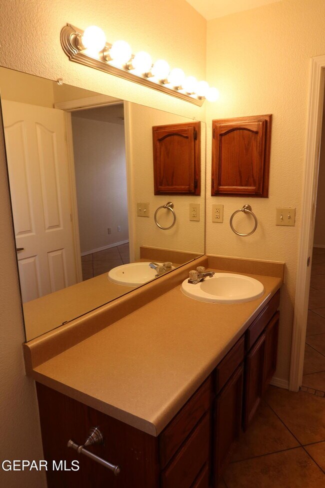 Building Photo - 12269 Sun Bridge Pl