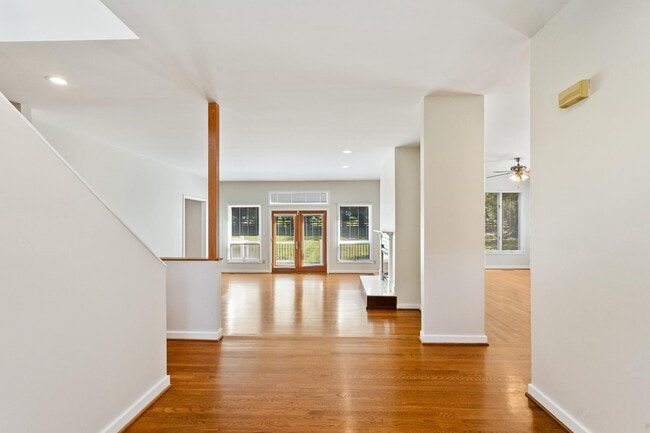 Building Photo - 445 Springvale Rd