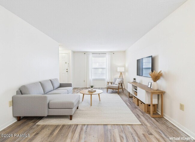 Building Photo - 114 Country Ln