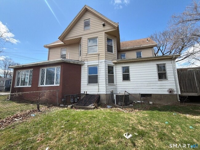 Building Photo - 316 W Main St