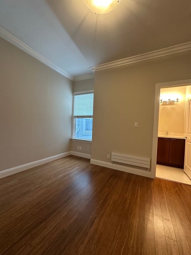 Building Photo - Spacious Nob Hill 3 BD/ 2 Bath Flat with Shared Roof-deck! Gorgeous City and Bay Views!!