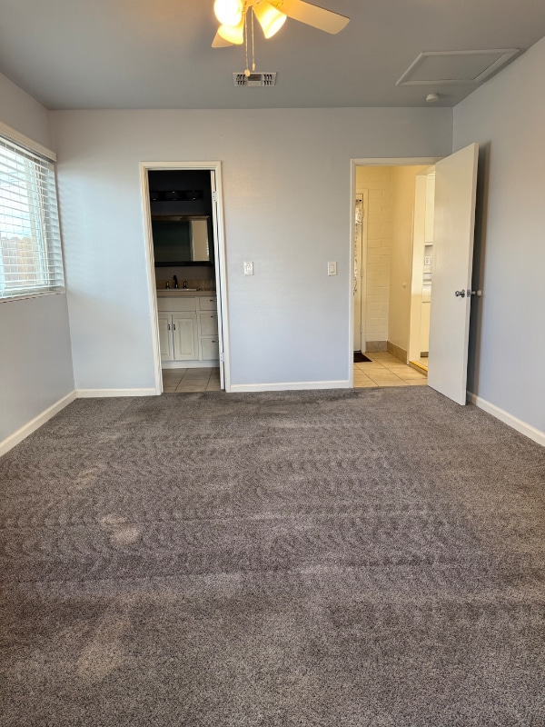 Building Photo - 2237 Davis Ave