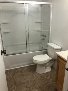 Building Photo - Large 2 Bedroom 1.5 Townhome