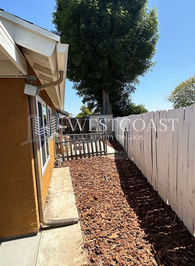 Building Photo - Charming 4-Bedroom Home in Tranquil Chino ...