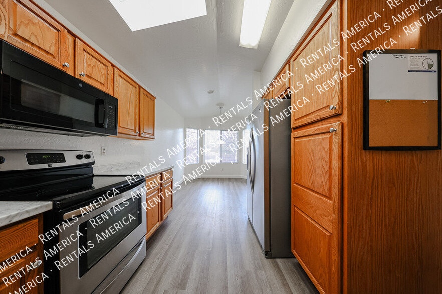 Building Photo - 10845 E Dragoon Ave