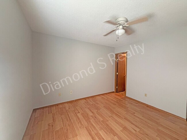 Building Photo - 1499 W Rainey St
