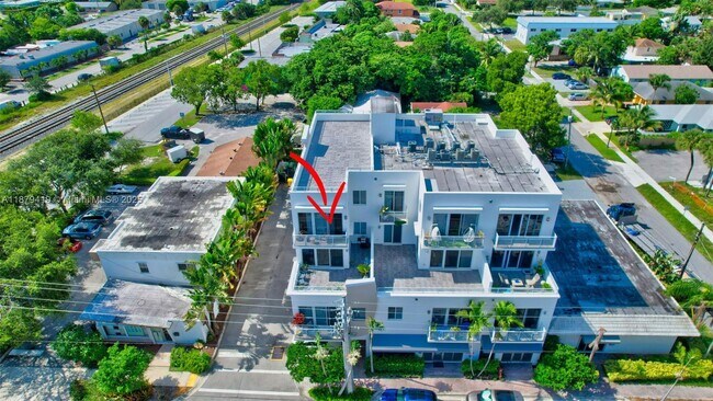 Building Photo - 110 SE 2nd St