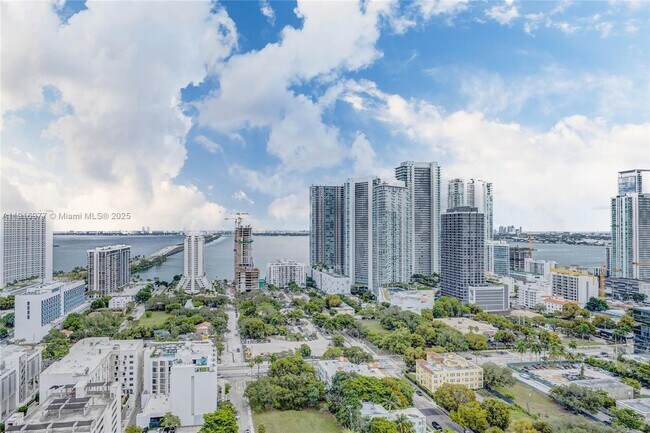 Building Photo - 121 NE 34th St