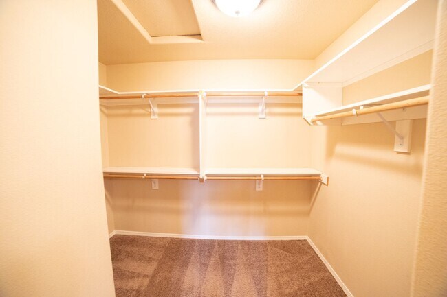 Building Photo - Newer Construction Townhome in Canby