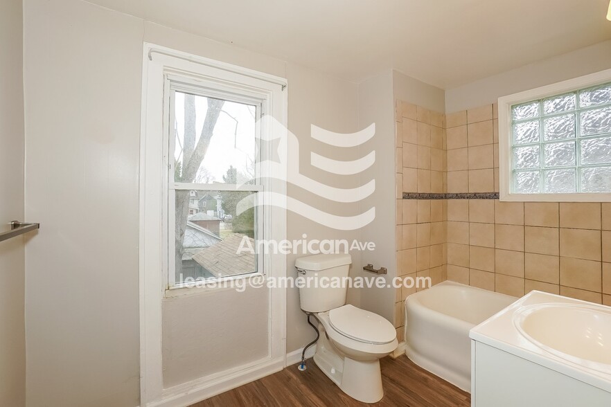 Building Photo - 904 Bloomfield Ave