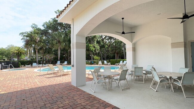 Building Photo - Luxury 3 Bedroom 2.5 Bath 2 car garage Townhome in the Gated Community of the Hammock