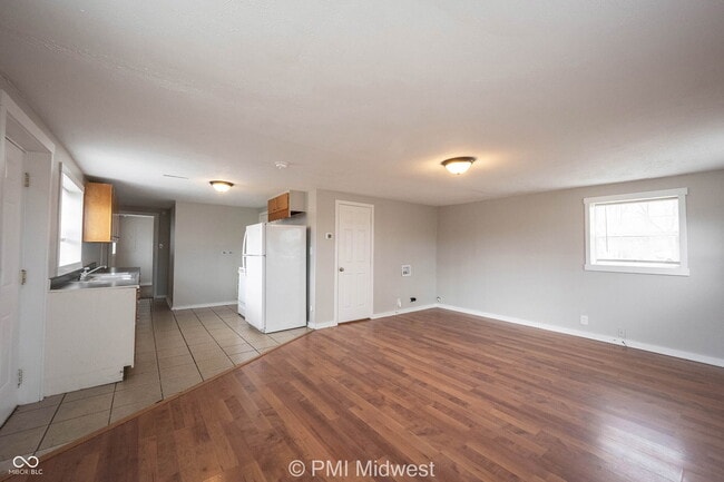 Building Photo - 3125 Clover Dr