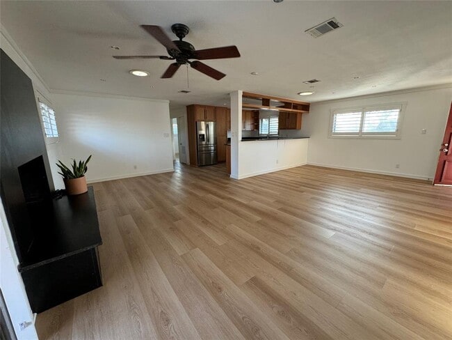 Building Photo - 6601 Columbia Dr
