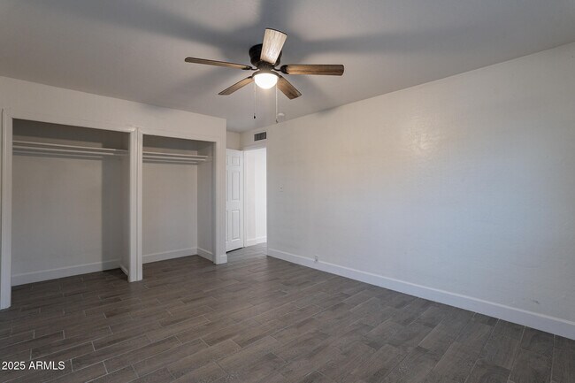 Building Photo - 536 W 18th St