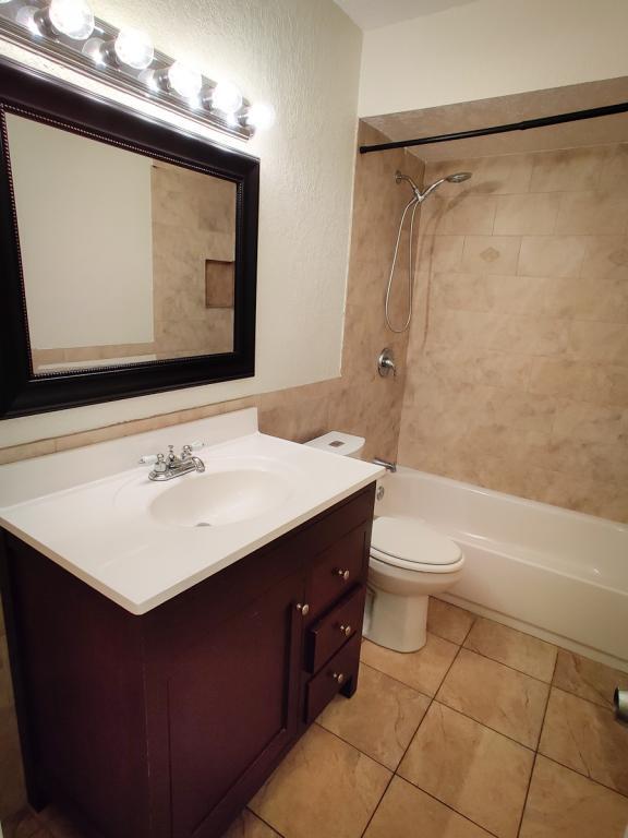 Building Photo - 165 Springwood Circle unit D