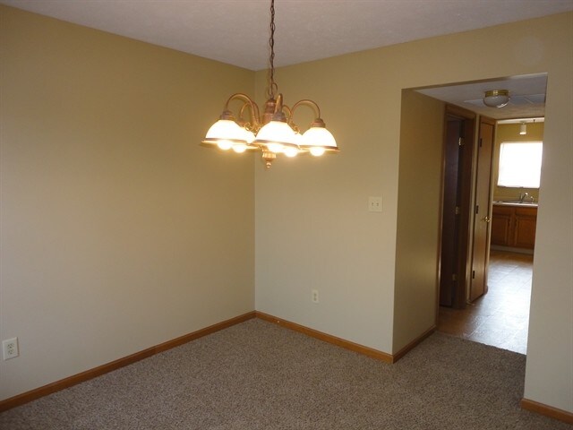 Building Photo - 610 Canary Creek Dr