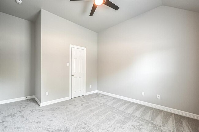 Building Photo - 6215 Suncrest Ct