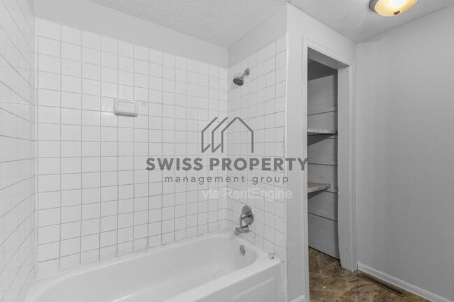 Building Photo - 5 King Arthur Ct