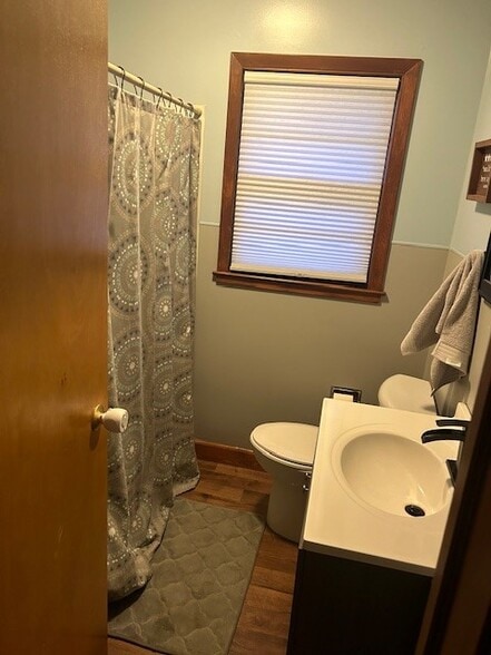 Upstairs full Bath - 707 E 7th Ave