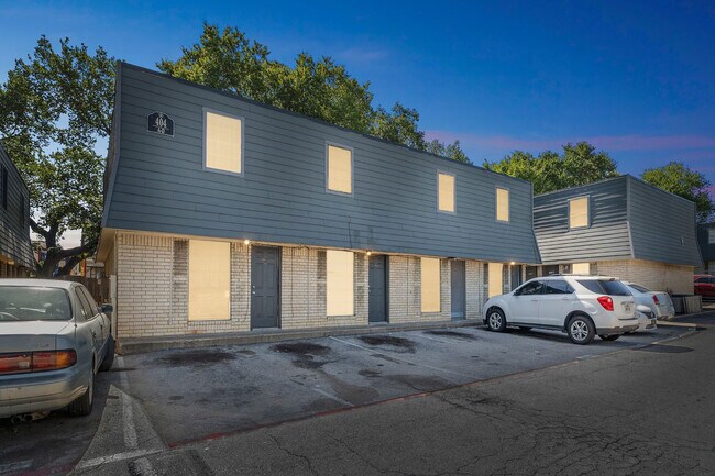 Building Photo - 600 W Pioneer Pkwy