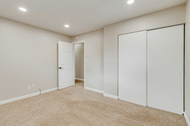 Building Photo - 4802 Amesborough Rd