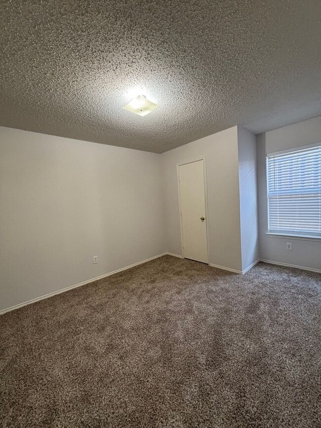 Building Photo - 813 Sage Cir