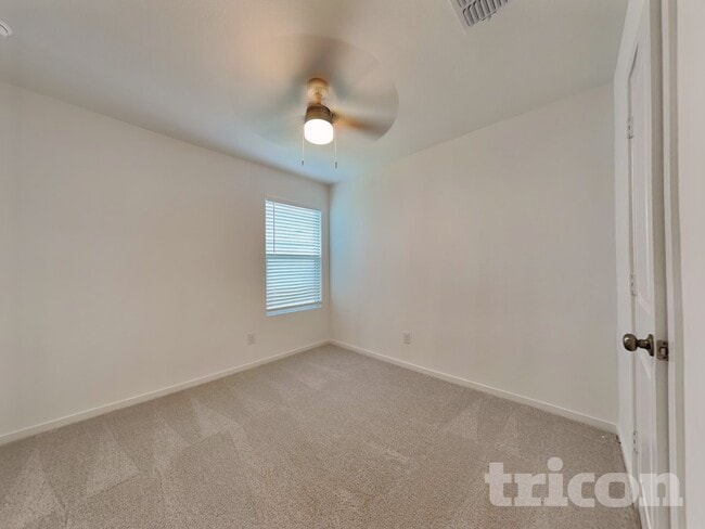 Building Photo - 1620 Parlier St