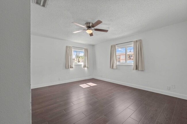 Building Photo - 2133 NE 56th Ct