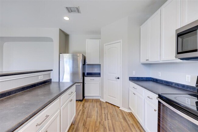 Building Photo - 841 Water Hyacinth Loop