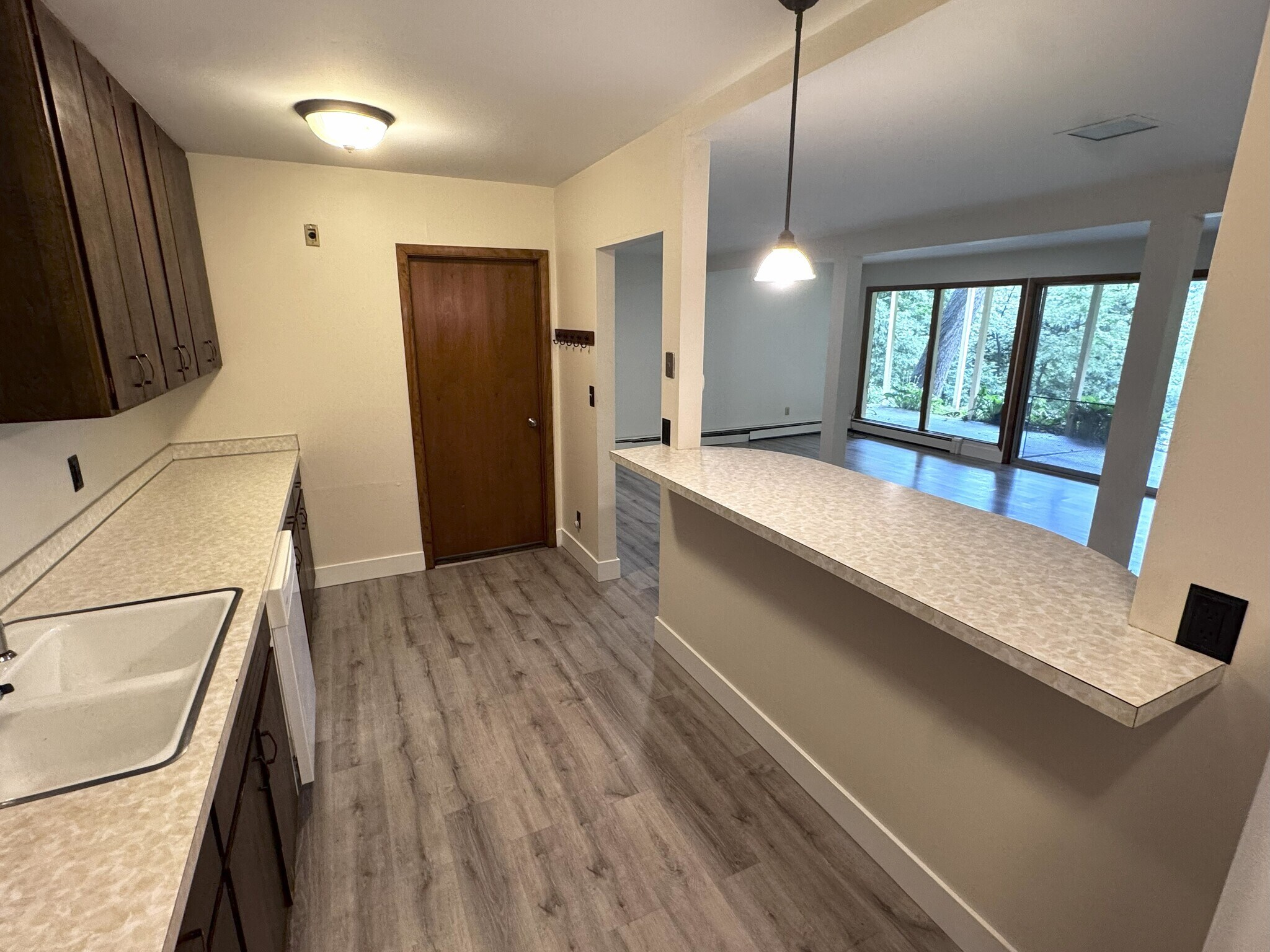 Building Photo - 3168 Dubuque St NE