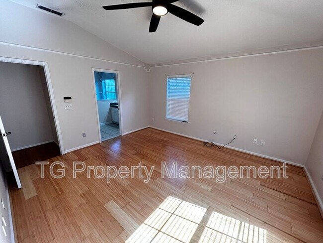 Building Photo - 1449 Blue Heron Ln N