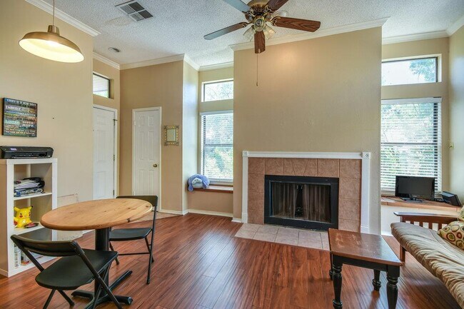Building Photo - 2802 Nueces St