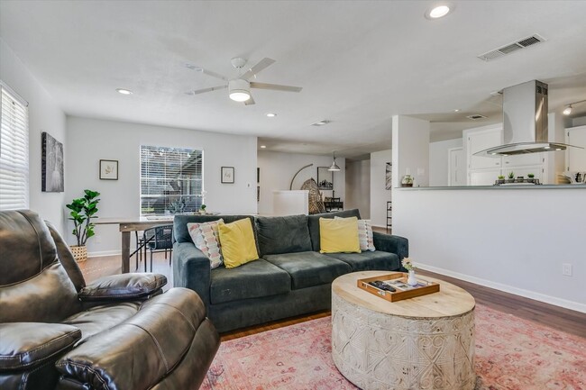 Building Photo - 6314 Walnut Hills Dr