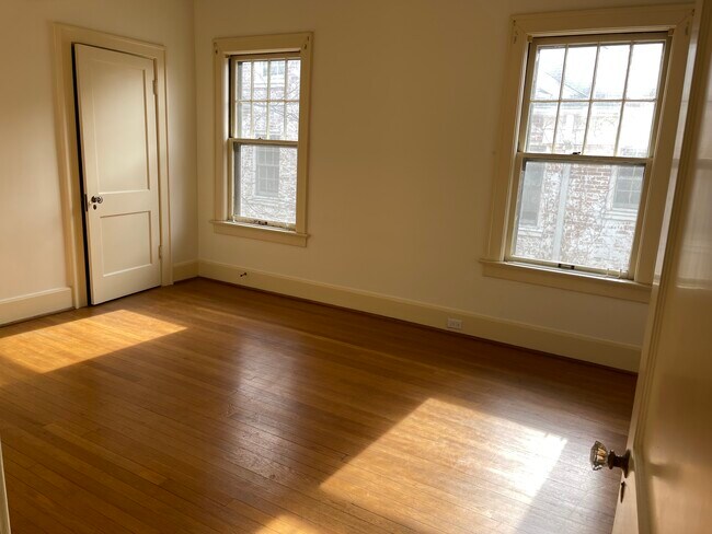 Building Photo - 227 Sycamore Rd