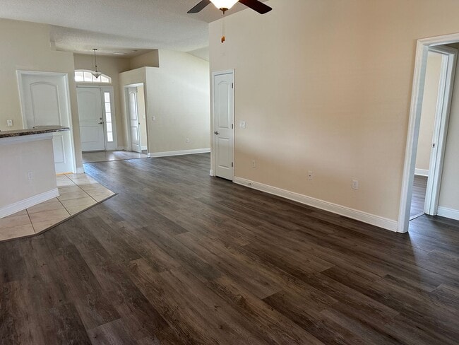 Building Photo - Spacious 4 Bedroom Home with Fenced Yard a...
