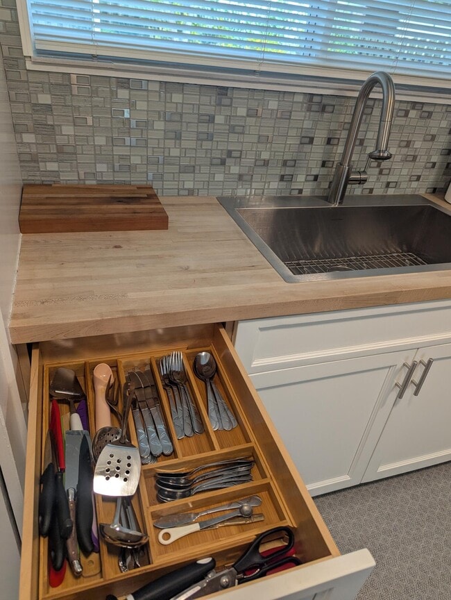 Building Photo - 708 Rambling Dr Cir