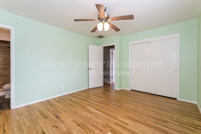 Building Photo - 2871 S Golden Way