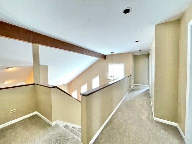 Building Photo - 2250 Lakeside Dr