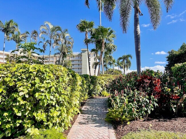 Building Photo - 3010 N Course Dr