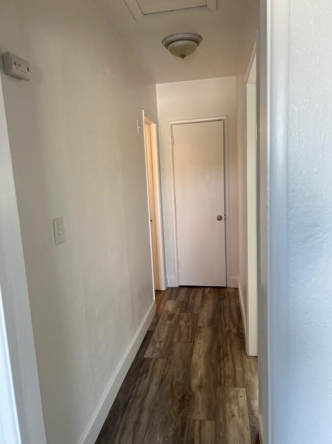 Building Photo - 429 W Ramona Dr