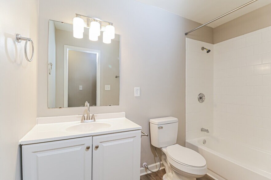 Building Photo - 601 Kentbrook Dr